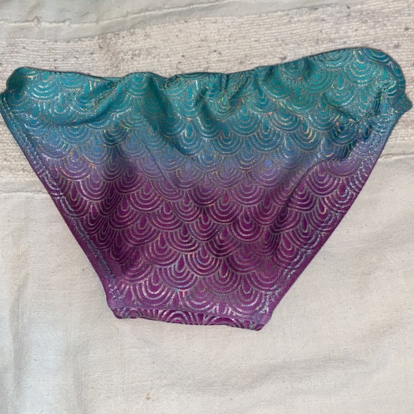 EUC Cat & Jack mermaid ruffle (tulle-like) bikini purple/silver/green, 5T 🧜♀️ - Picture 3 of 10